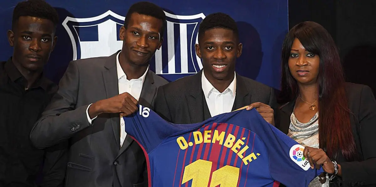 أصولها عربية.. من السيدة السمراء التي ظهرت بجوار ديمبلي في برشلونة؟ (صور)