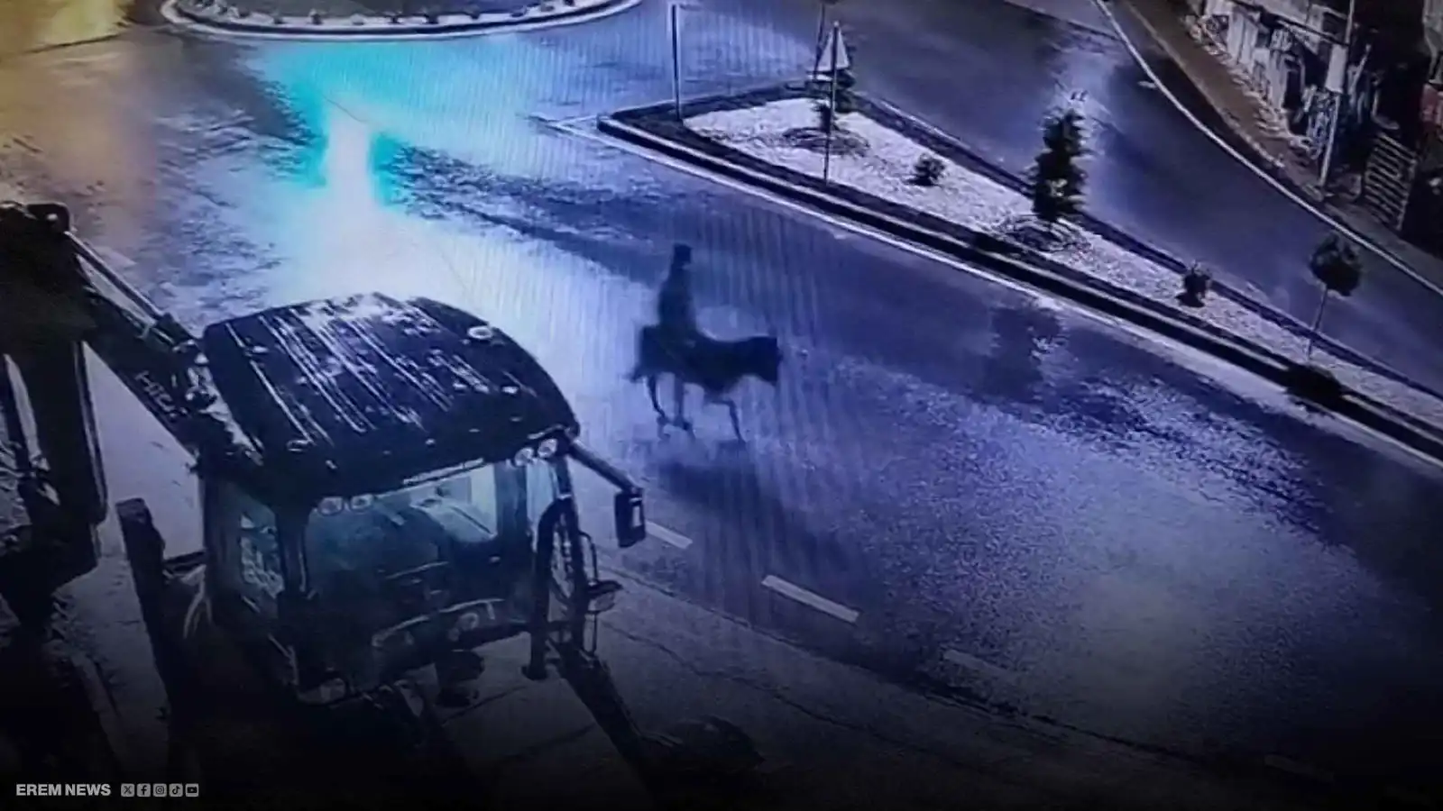 دخل برافعة وهرب على حمار.. تفاصيل أغرب عملية سطو في تركيا (فيديو إرم)