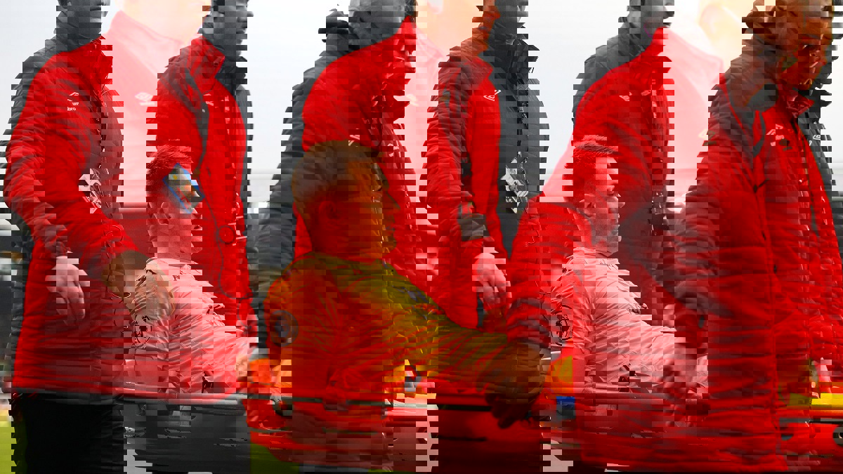 أستون فيلا يعلن نهاية موسم لاعبيه