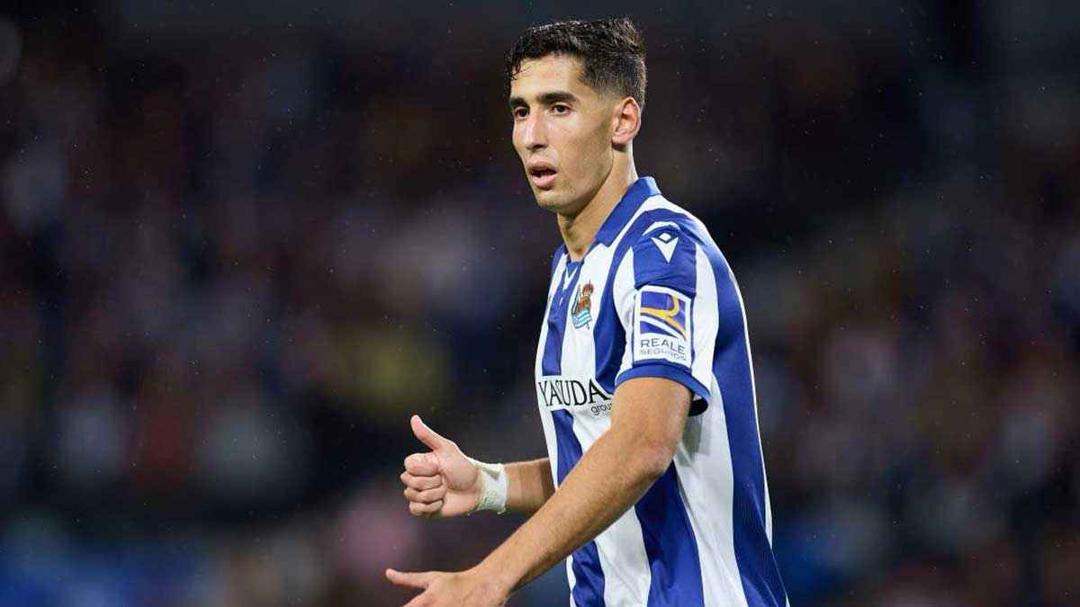 على نحو مفاجئ.. مدافع عربي يدخل خطط ريال مدريد