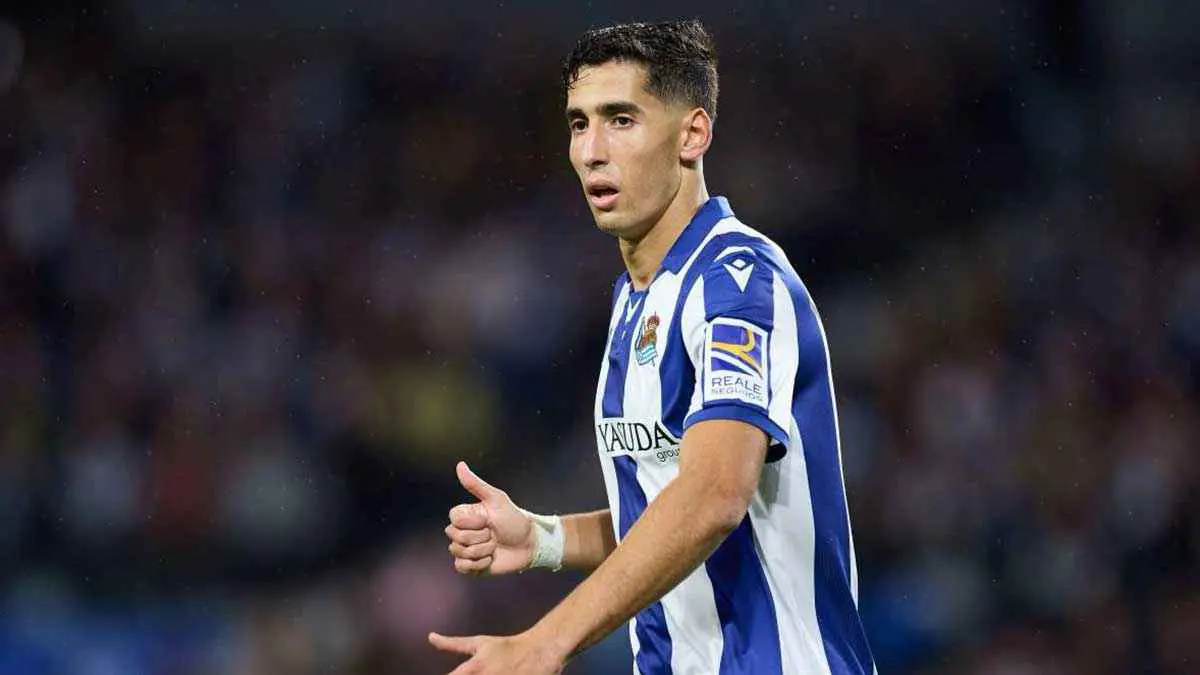 على نحو مفاجئ.. مدافع عربي يدخل خطط ريال مدريد