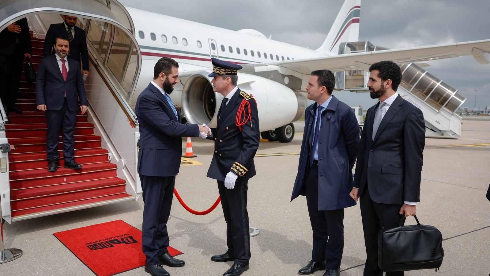 الشرع يصل باريس في زيارة رسمية