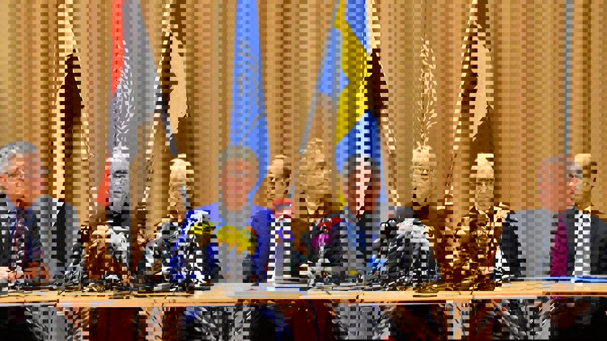 وفد الحكومة اليمنية: متفائلون بمشاورات السويد والمجتمع الدولي يقف بجانبنا