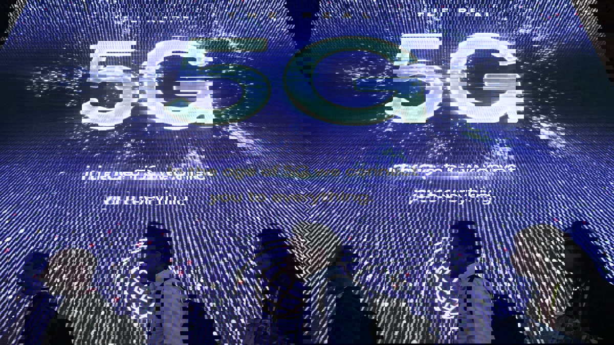 "هواوي" تطلق أول جهاز في العالم يدعم شبكات "5G" للسيارات ذاتية القيادة