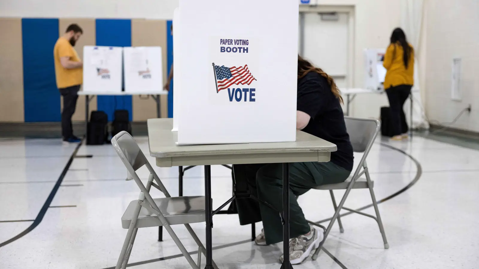 "القنابل الروسية" تلقي بظلالها على الانتخابات الأمريكية