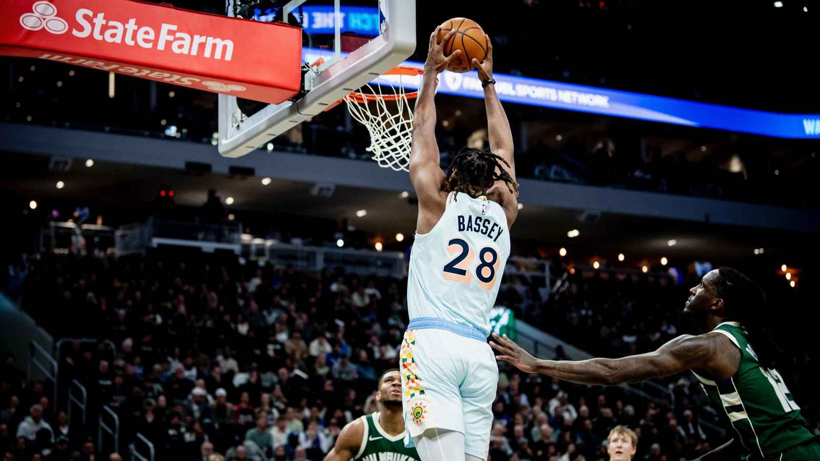 سان أنطونيو ينهي سلسلة هزائمه بالفوز على ليكرز في دوري السلة الأمريكي (فيديو)