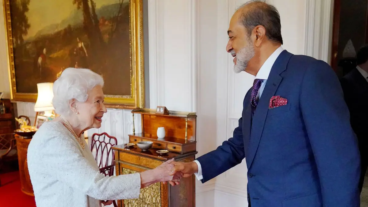 الملكة إليزابيث الثانية تستقبل سلطان عمان هيثم بن طارق