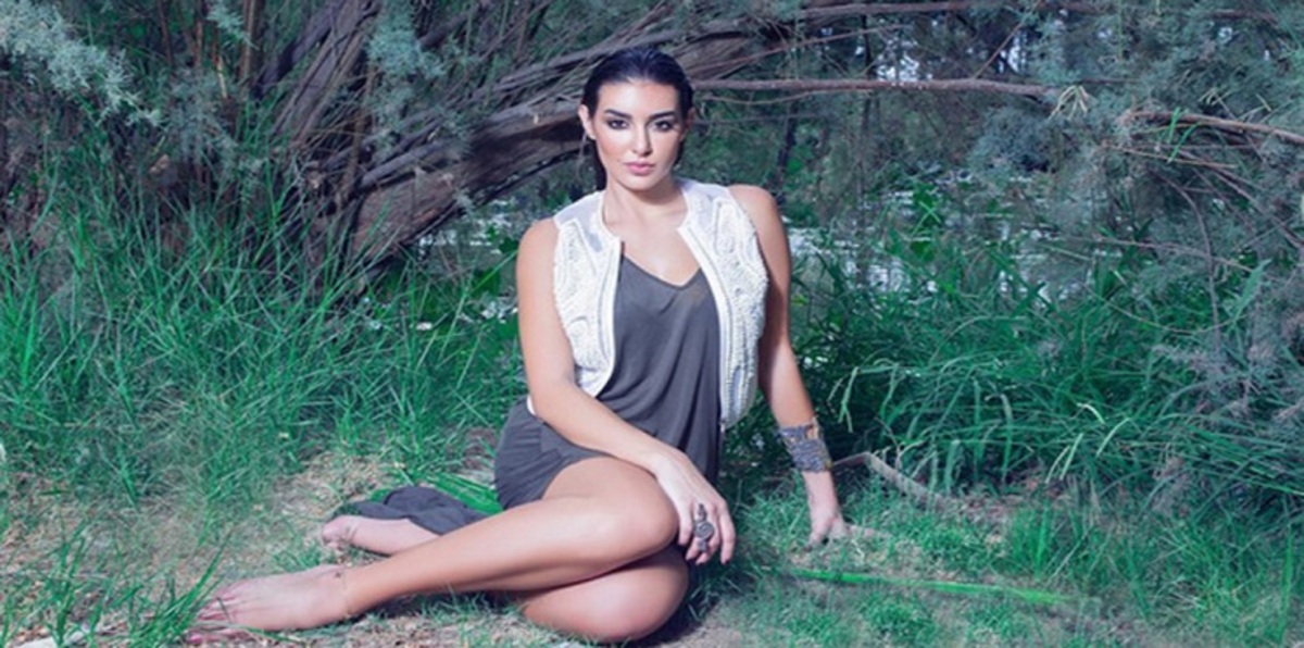 سرقة صفحة ياسمين صبري على "فيسبوك" (صورة)