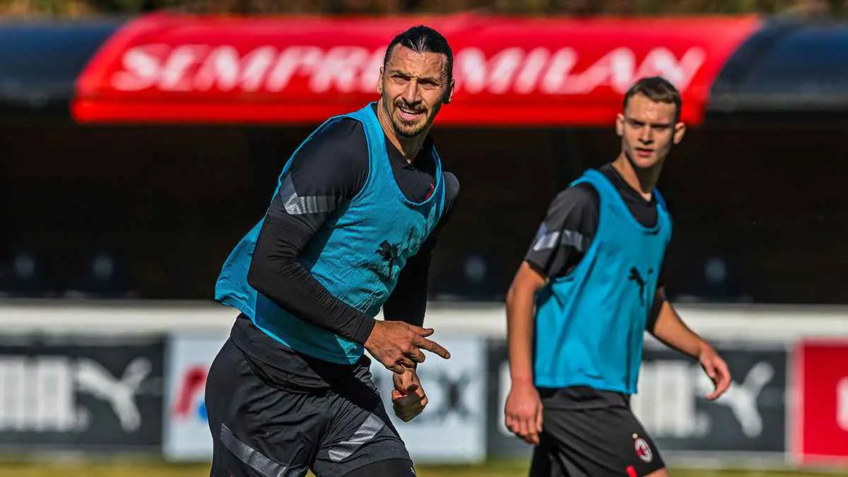 "هذه قوانين اللعبة"..  إبراهيموفيتش يصدم محبيه بصورة مروعة لإصابة في الرأس