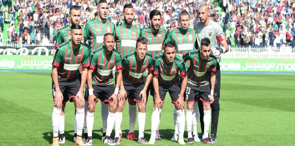 مولودية الجزائر يُتوَّج بطلًا للشتاء