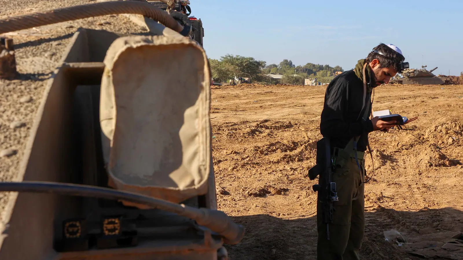 ما حقيقة احتفال حاخامات يهود داخل الأراضي السورية؟ (فيديو)