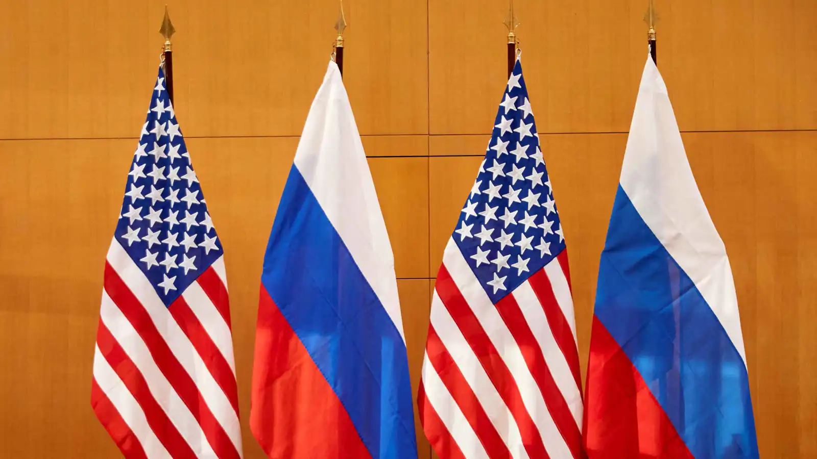 حوار "معقَّد" بين موسكو وواشنطن.. تقدم بطيء وسط تعارض المصالح في أوكرانيا