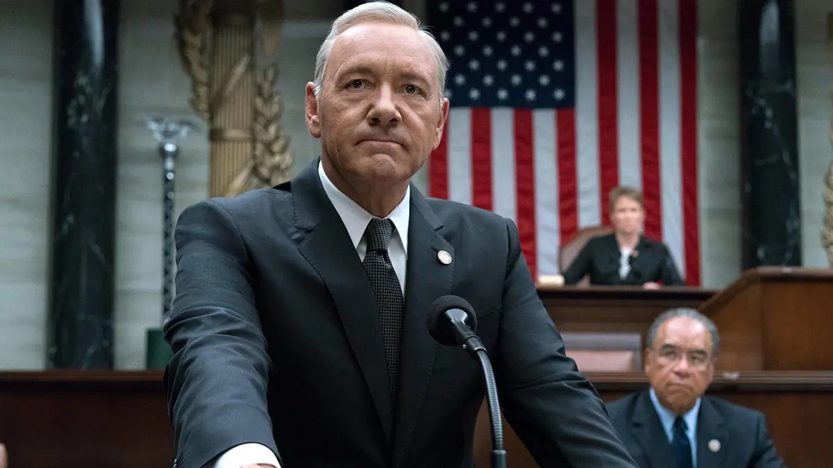 محكمة أمريكية توجه تهمة الاعتداء الجنسي رسميًا للممثل كيفن سبايسي‎