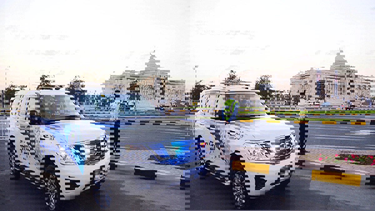 الشارقة.. شخص ينتحل صفة رجل أمن لسرقة المارة