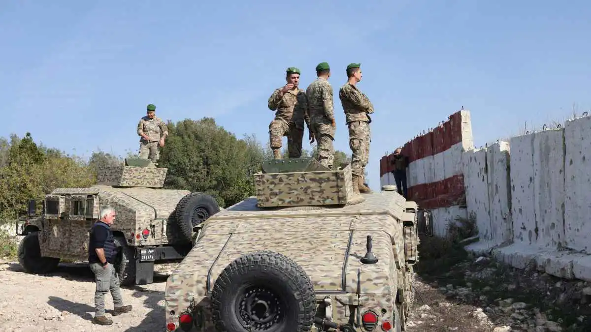 تحت ضغط أمريكي.. لبنان يبحث عن "حل وسط" بين الاستسلام والمواجهة