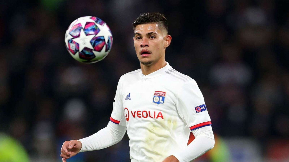 تقرير: برشلونة يفاوض نجم ليون الفرنسي تحسبا لرحيل ميلو إلى يوفنتوس