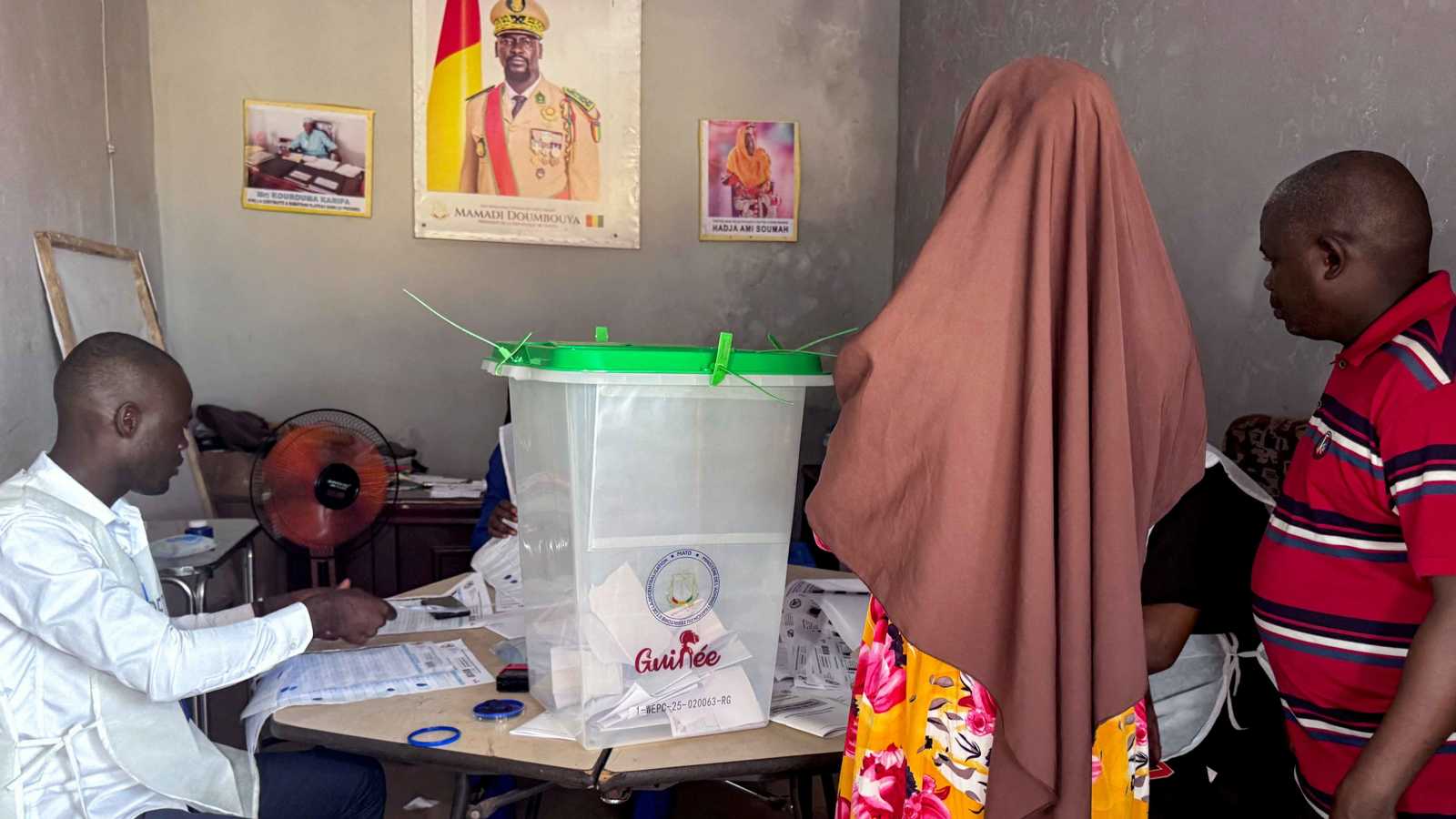 غينيا.. هل تُمهد الانتخابات الرئاسية لـ"شرعنة" الحكم العسكري؟