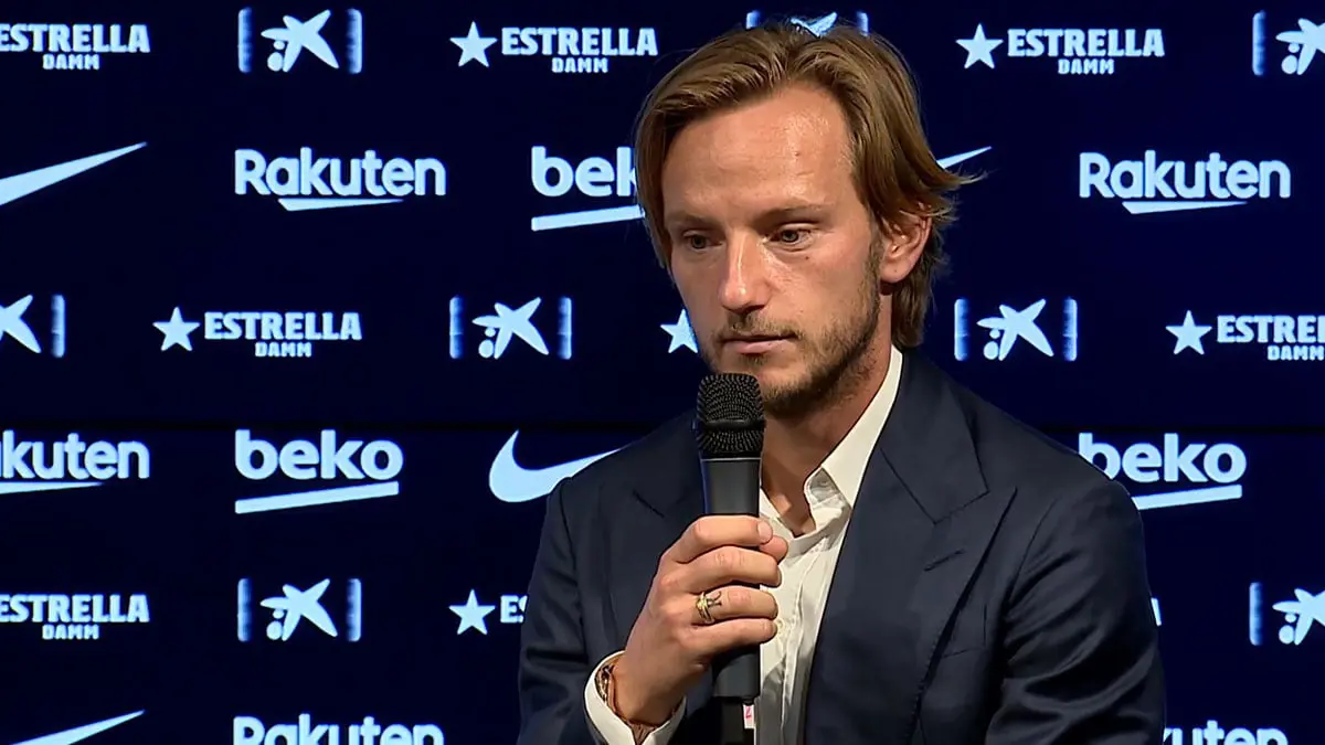 راكيتيتش في مؤتمر رحيله عن مصير ميسي: كل لاعب حر في اتخاذ قراره.. وسأحمل برشلونة دائما في قلبي