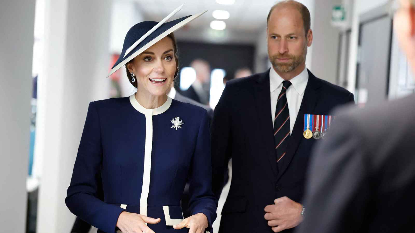 كيف رد الأمير ويليام على رجل وصف زوجته بالجميلة؟ (فيديو)