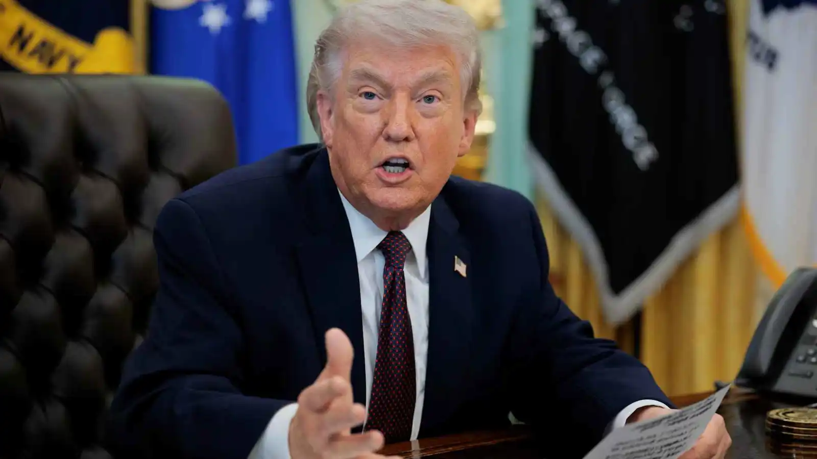 منشور غامض.. ترامب يُمدد مهلة إيران قبل "فتح أبواب الجحيم"