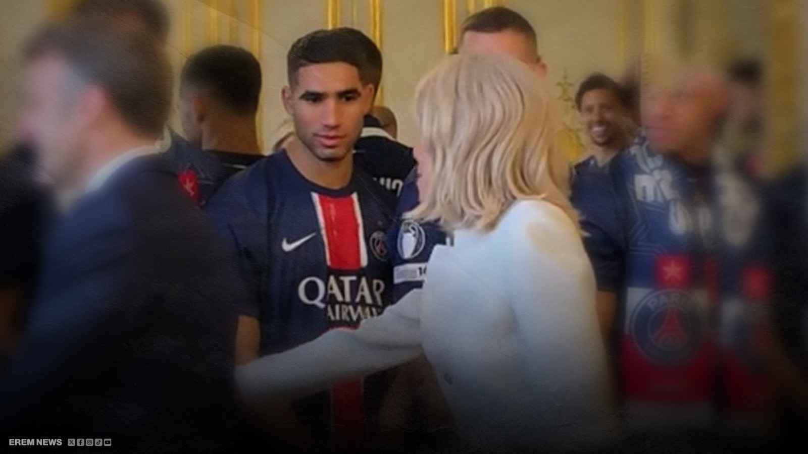 نظرة بـ"ألف تعليق".. حكيمي يشعل الترند بتصرفه مع بريجيت ماكرون (فيديو)