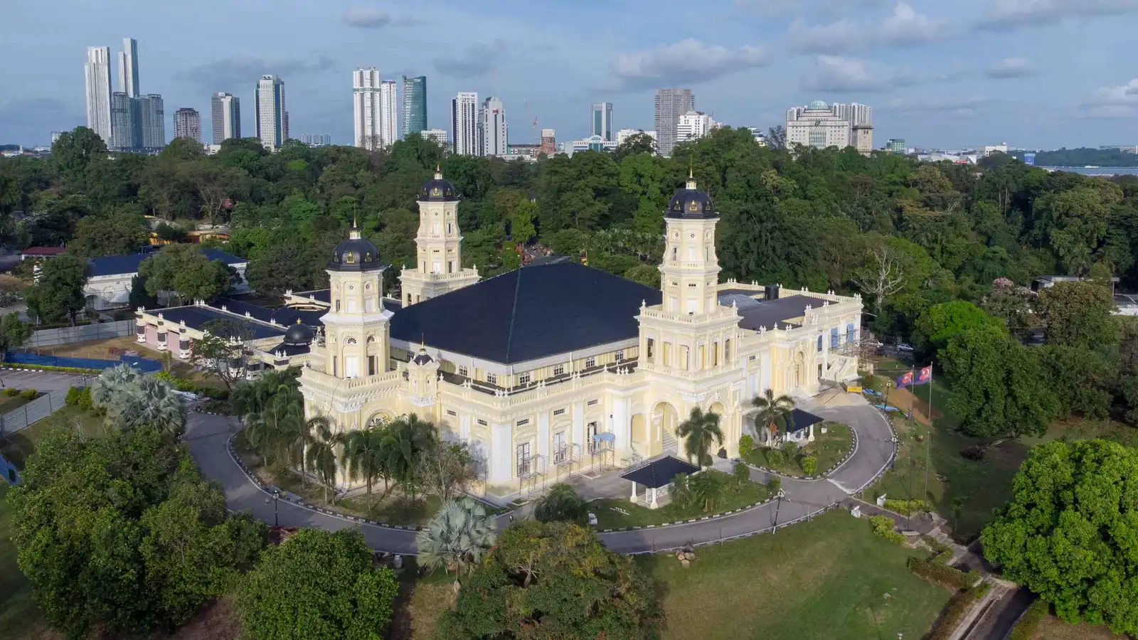 مسجد السلطان أبو بكر في ماليزيا.. تحفة بمنظور آسيوي (صور)