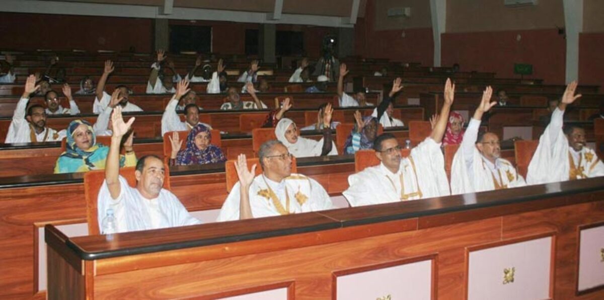 أبرزها تغيير العَلم وإلغاء "الشيوخ".. البرلمان الموريتاني يناقش اليوم تعديلات دستورية مثيرة للجدل