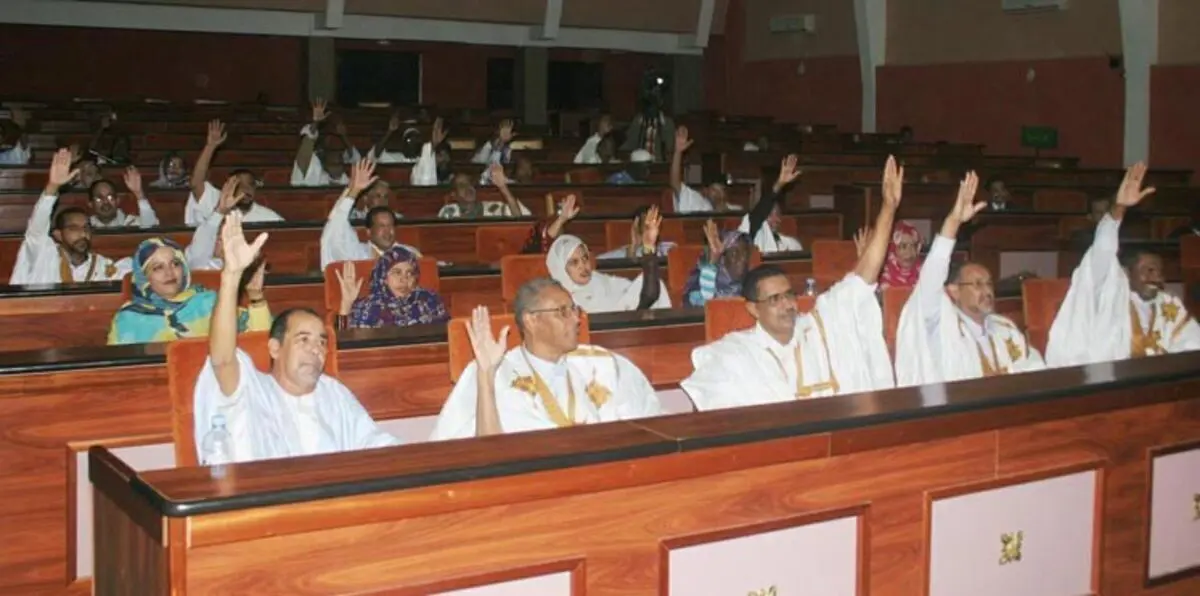 أبرزها تغيير العَلم وإلغاء "الشيوخ".. البرلمان الموريتاني يناقش اليوم تعديلات دستورية مثيرة للجدل