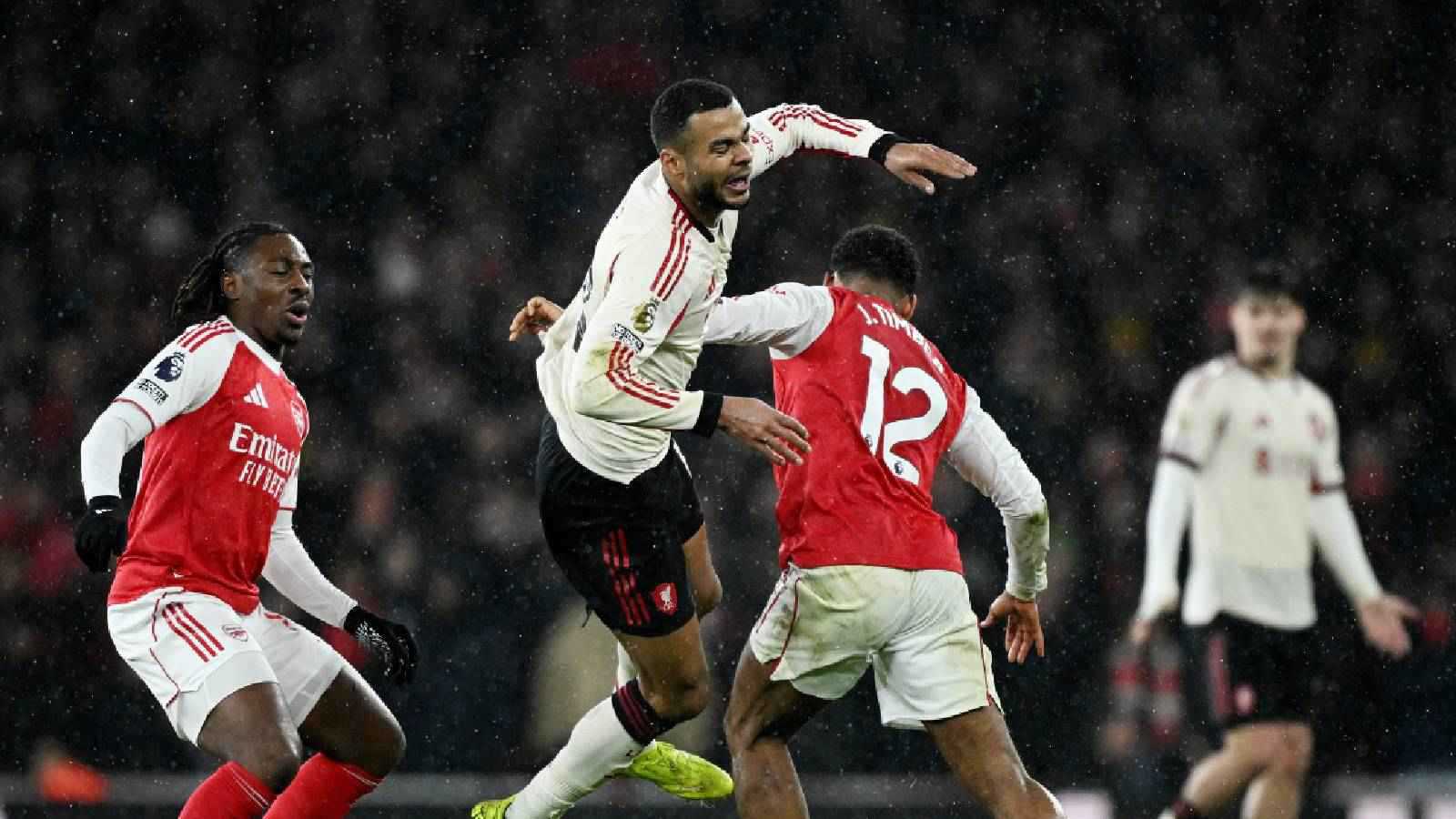 من الأفضل بيعه.. أكثر لاعب أثار استياء جمهور ليفربول ضد آرسنال 