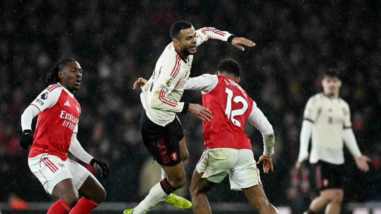 من الأفضل بيعه.. أكثر لاعب أثار استياء جمهور ليفربول ضد آرسنال