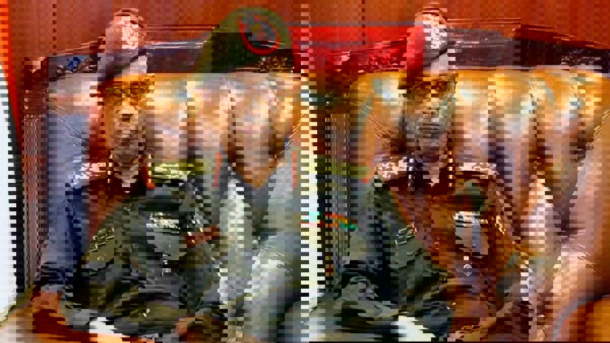 بيان الجيش السوداني رقم 1.. اعتقال البشير وإعلان الطوارئ وتعطيل الدستور والإعداد للانتخابات (فيديو)