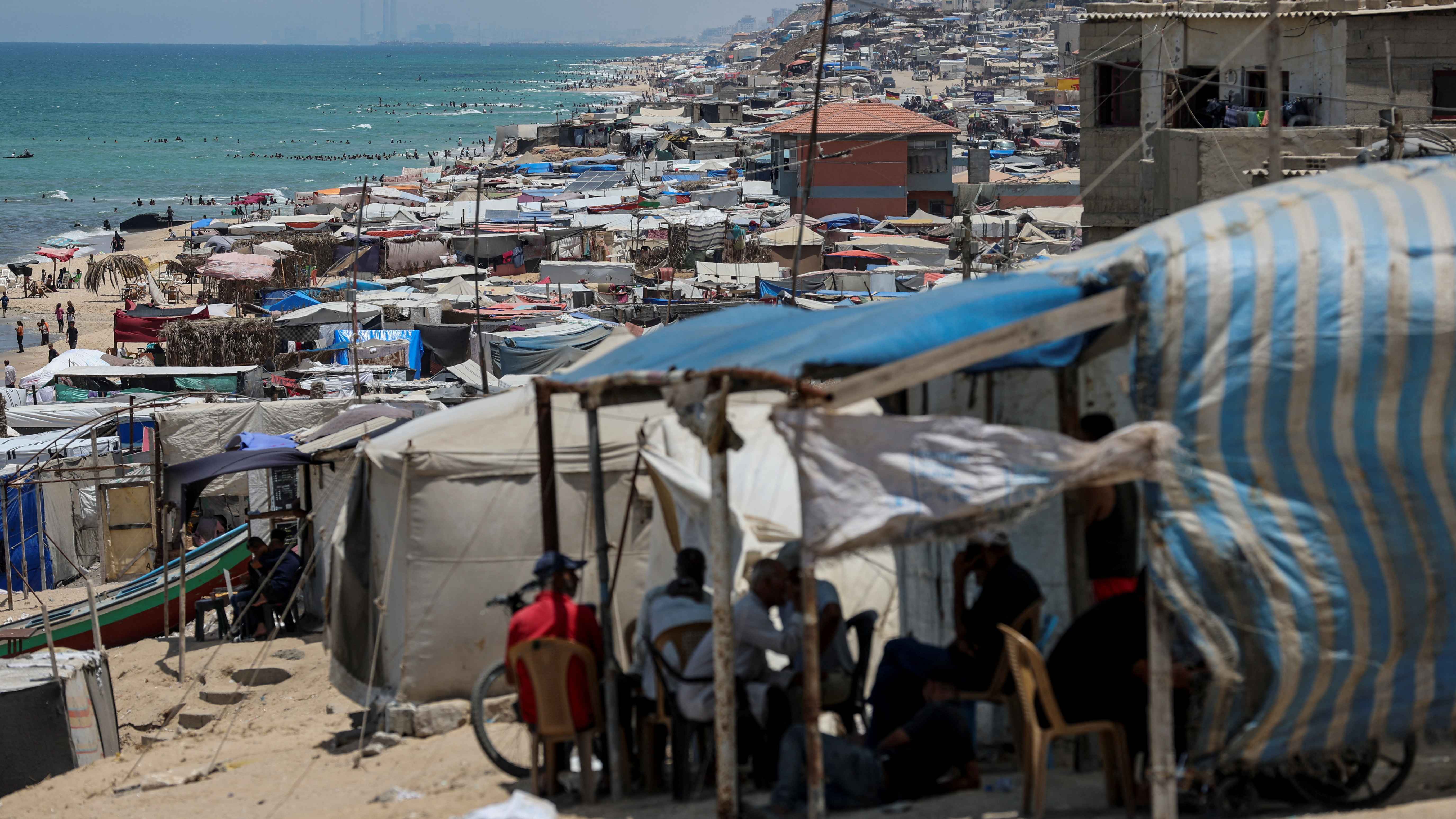 حرب غزة تفرق شمل العائلات.. والضحايا هم الأبناء