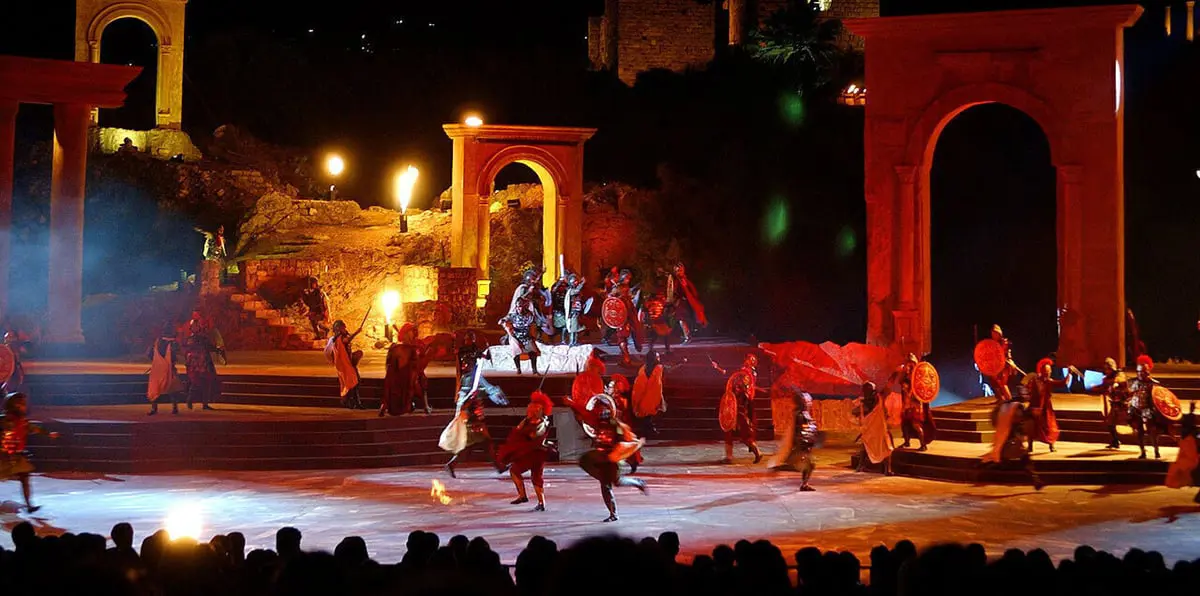 بالصور.. قلعة حلب السورية تستعيد ألقها الفني للمرة الأولى منذ 7 سنوات