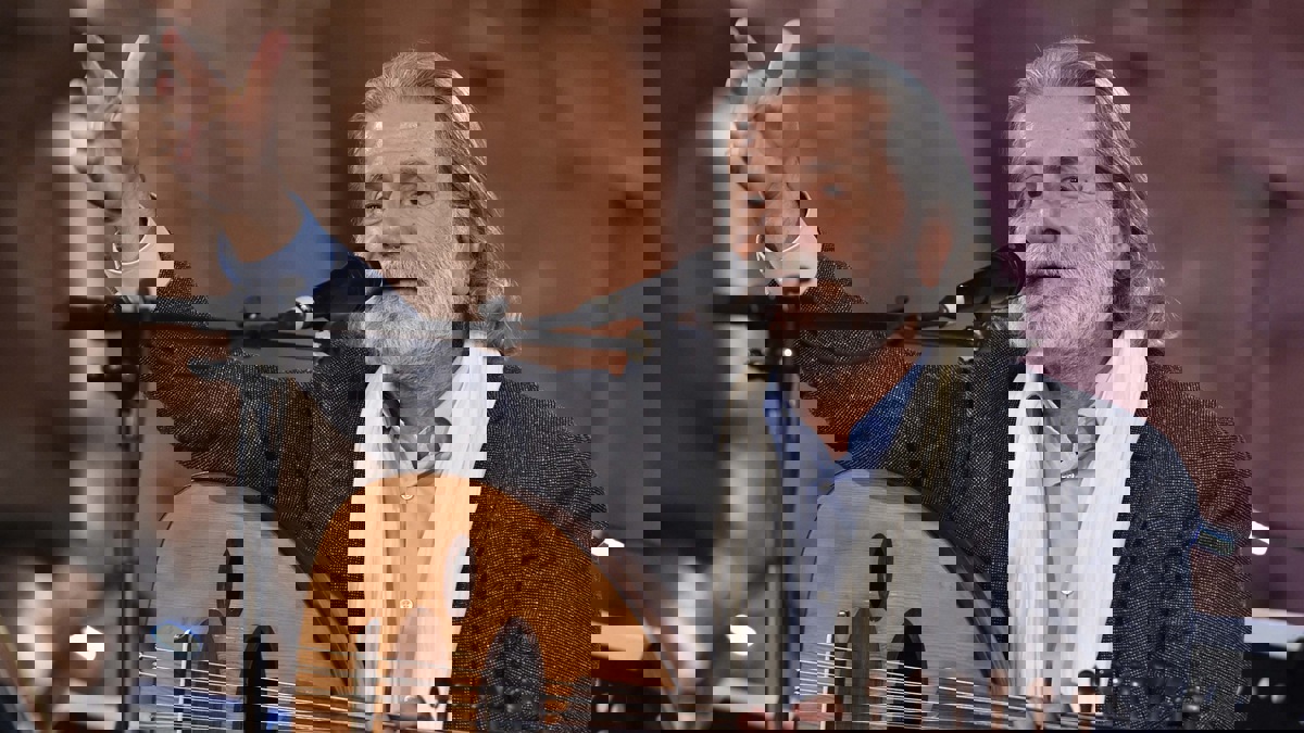 مارسيل خليفة يخضع لعملية جراحية في القلب بأستراليا (صورة)