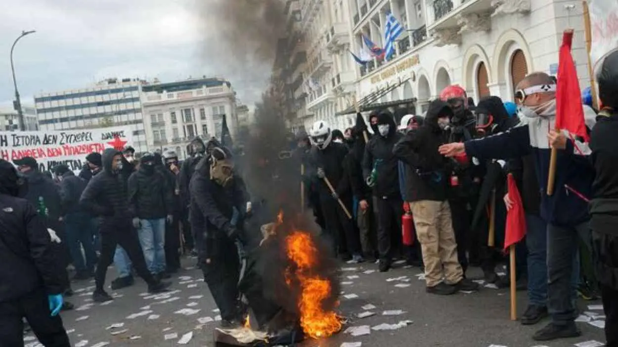 يوم بلا صافرات.. شلل تام في اليونان احتجاجاً على الغلاء (فيديو)