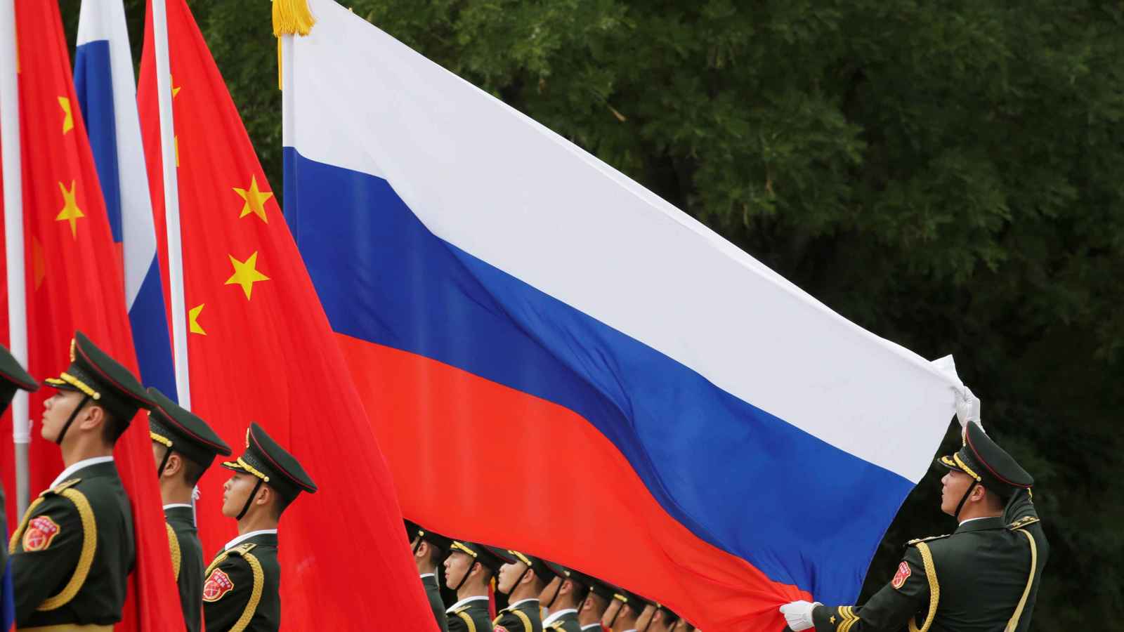 عبر شركات الأمن الخاصة.. تنافس صيني روسي على النفوذ في إفريقيا