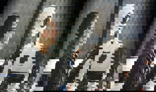 هل يمكن أن تنشأ علاقة رومانسية بين البشر والذكاء الاصطناعي؟