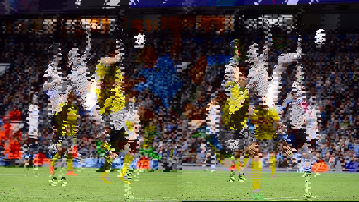 هالاند يصبح أصغر لاعب في تاريخ دوري أبطال أوروبا يسجل في فريقه السابق