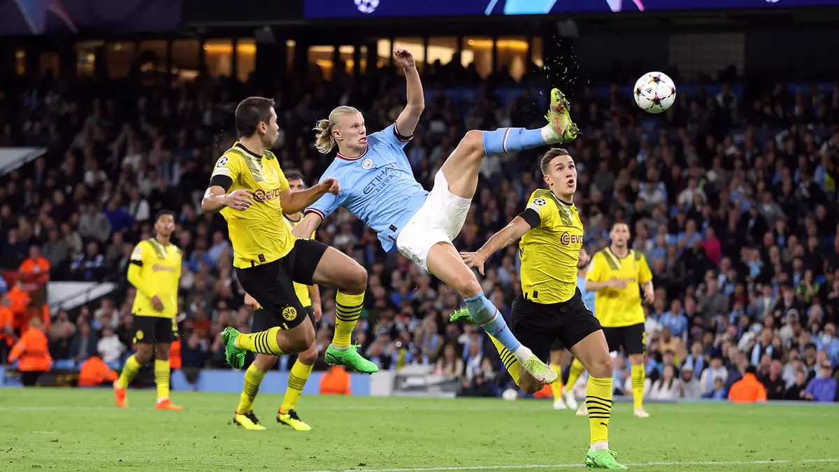 هالاند يصبح أصغر لاعب في تاريخ دوري أبطال أوروبا يسجل في فريقه السابق