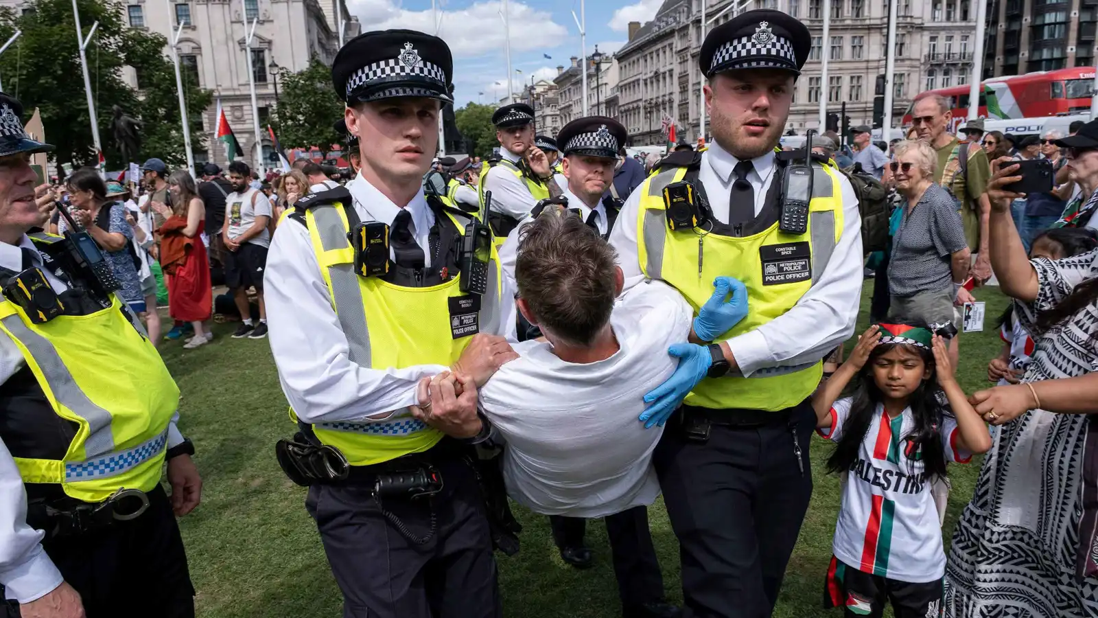 "إسكات الشوارع".. هل تتجه أوروبا نحو "الدولة البوليسية"