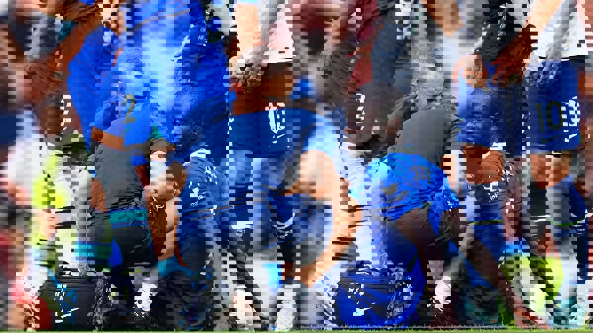 كانتي يُحبط تشيلسي بغيابه "عدة أسابيع" لإصابته بعضلات الفخذ