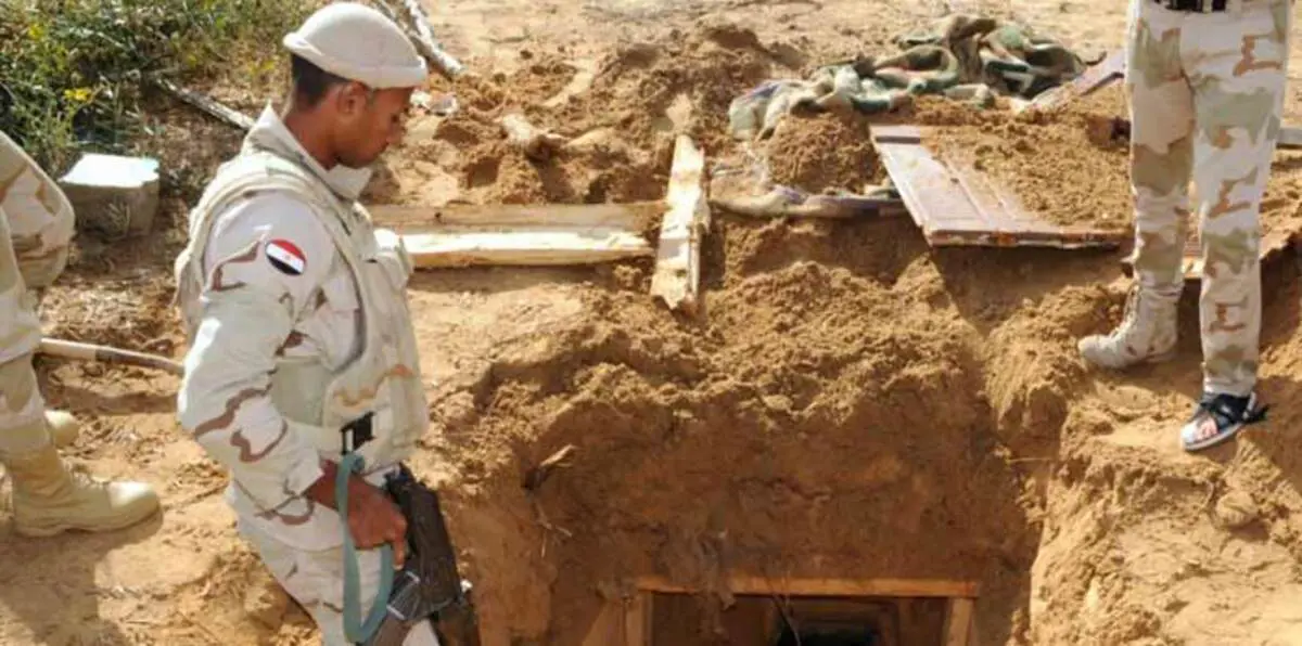 الجيش المصري يكتشف نفقا على الحدود مع غزة