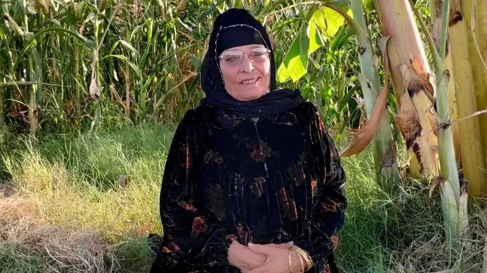 لم تتعلم القراءة أو الكتابة.. الحاجة نبيلة تنافس نجوم الغناء العربي (فيديو)