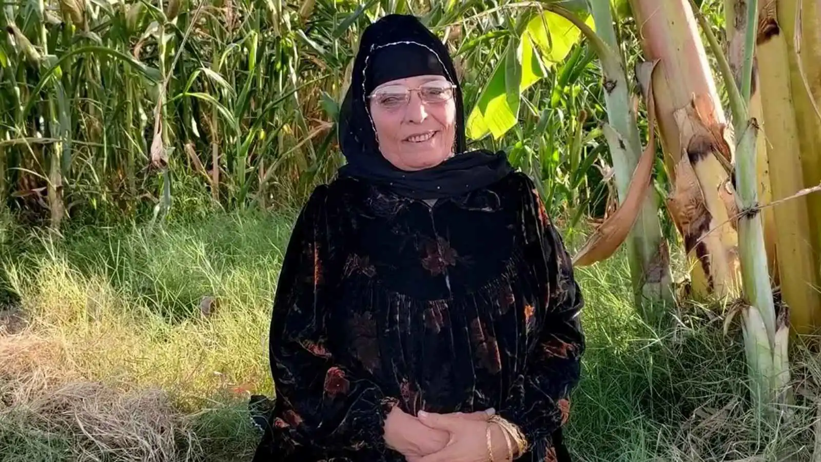 لم تتعلم القراءة أو الكتابة.. الحاجة نبيلة تنافس نجوم الغناء العربي (فيديو)