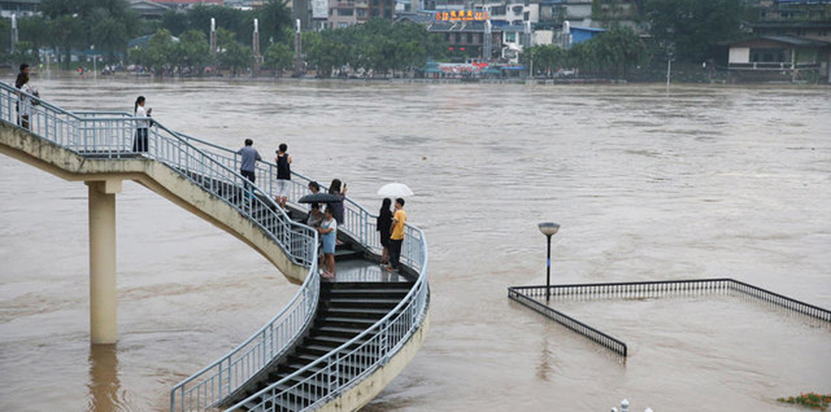 الفيضانات في الصين تسبب دمارًا وتسد الطرق والسكك الحديدية