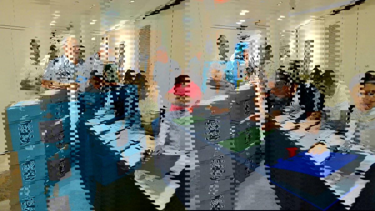 كاميرات وأجهزة تنصت.. لجنة الانتخابات الإسرائيلية تشكو من "تجاوزات"