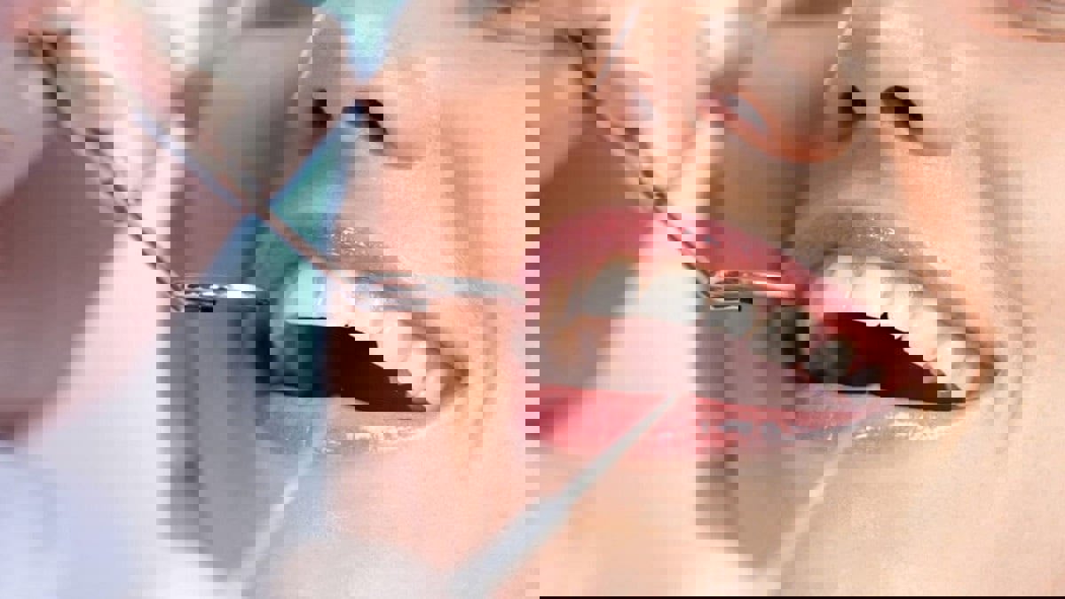 8 أطعمة ومشروبات تخلصك من رائحة الفم الكريهة.. تعرف عليها‎