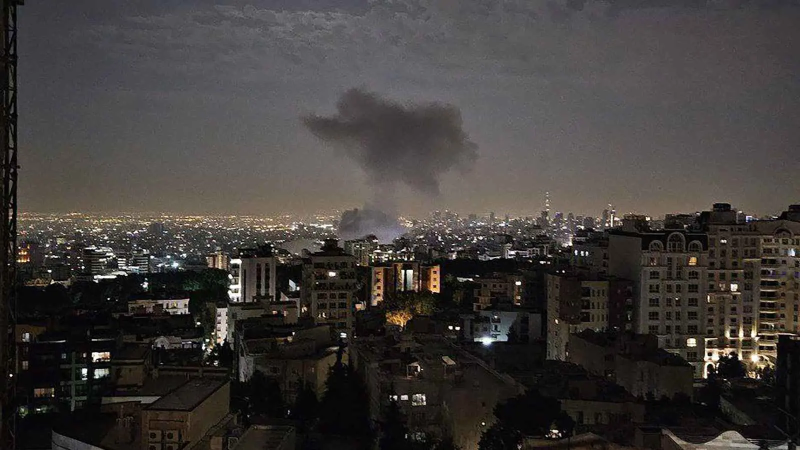 انفجارات قرب من مطار مهرآباد في طهران