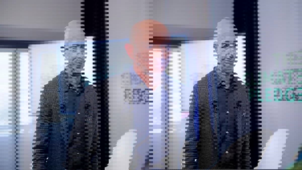 قبل تنحيه عن إمبراطورية "أمازون".. ما لا تعرفه عن "الكتوم المجازف" جيف بيزوس