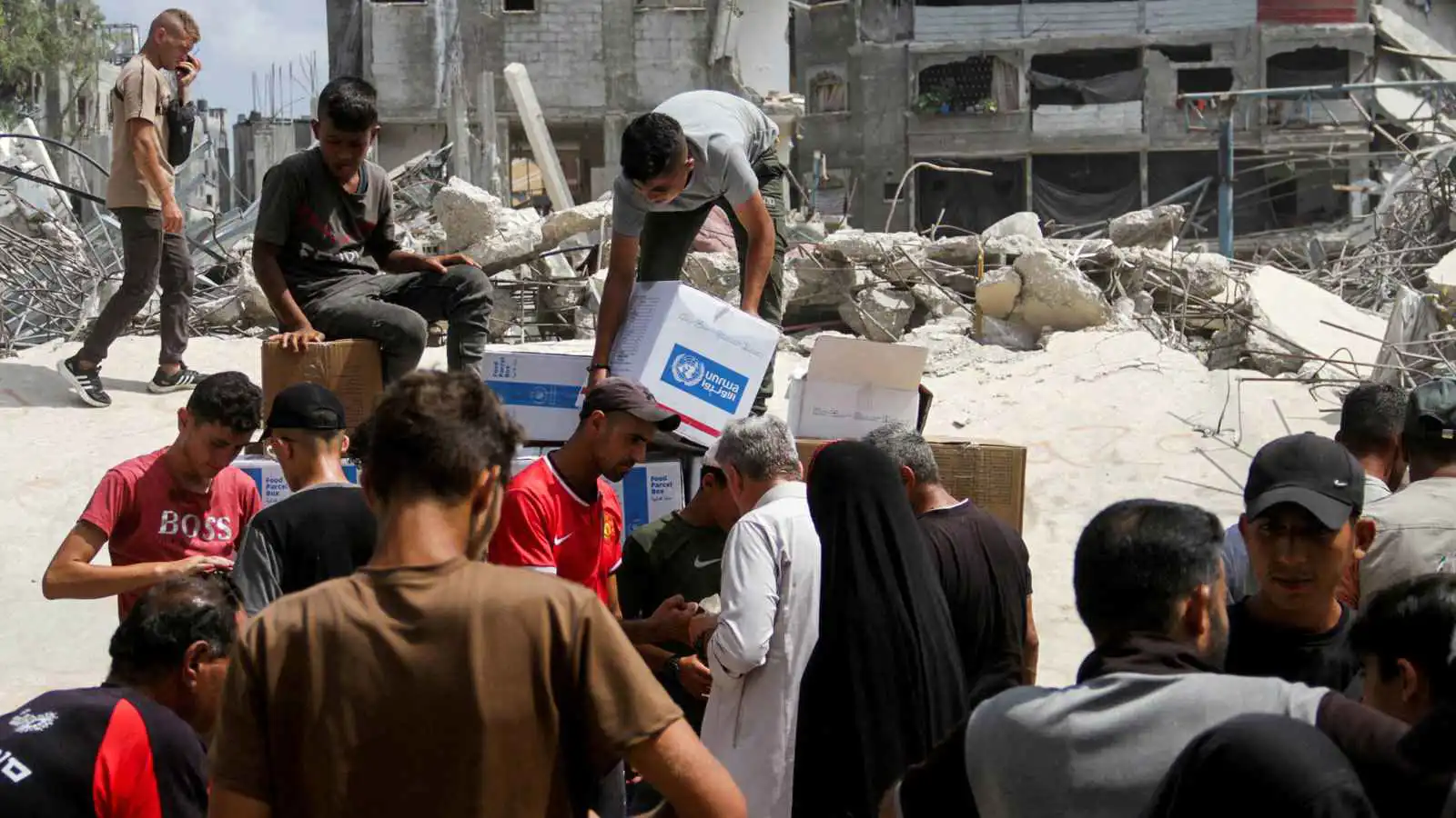 "الأونروا": لدينا مساعدات غذائية تكفي قطاع غزة ثلاثة أشهر